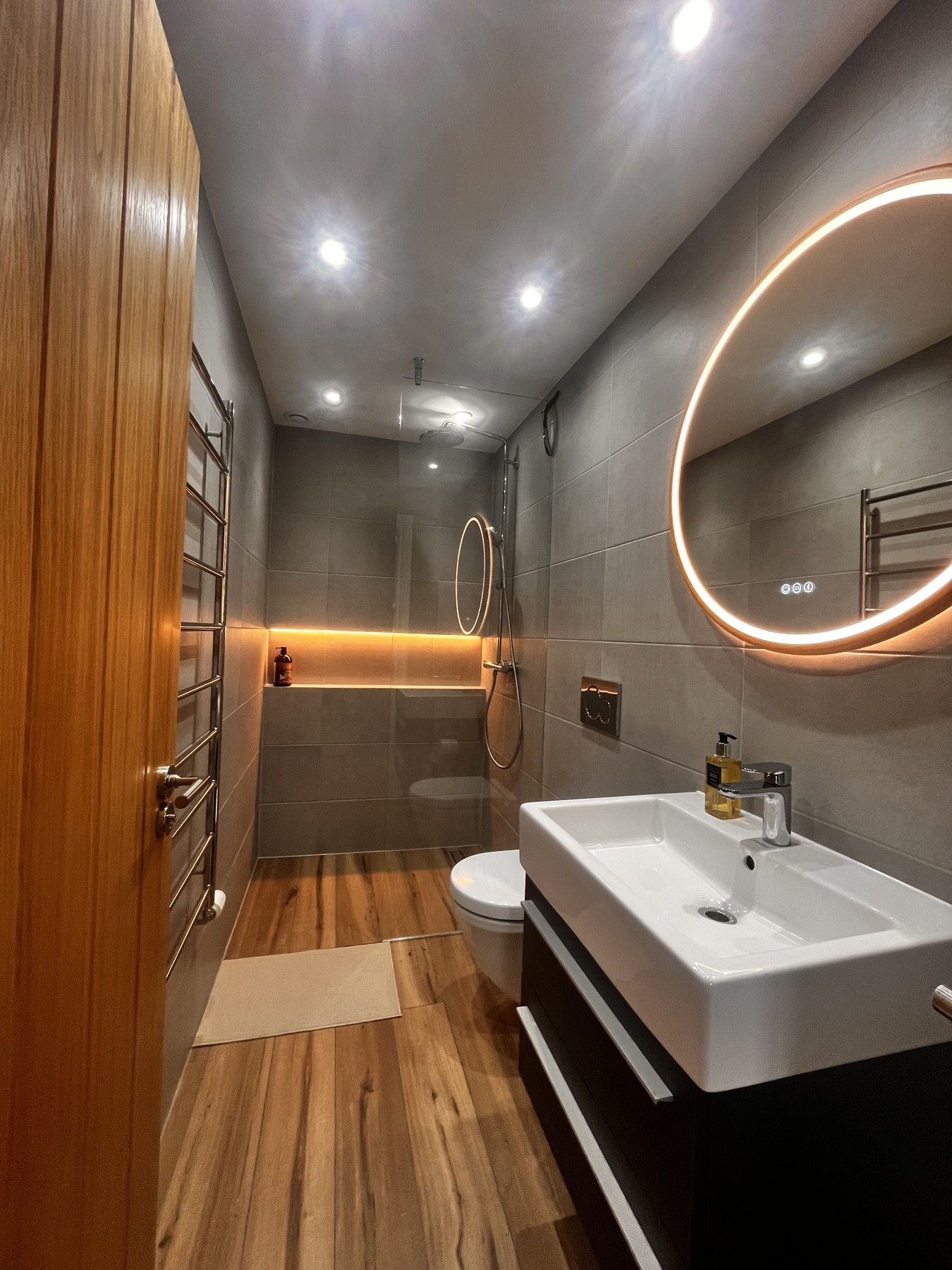 Shower room 2 with underfloor heating